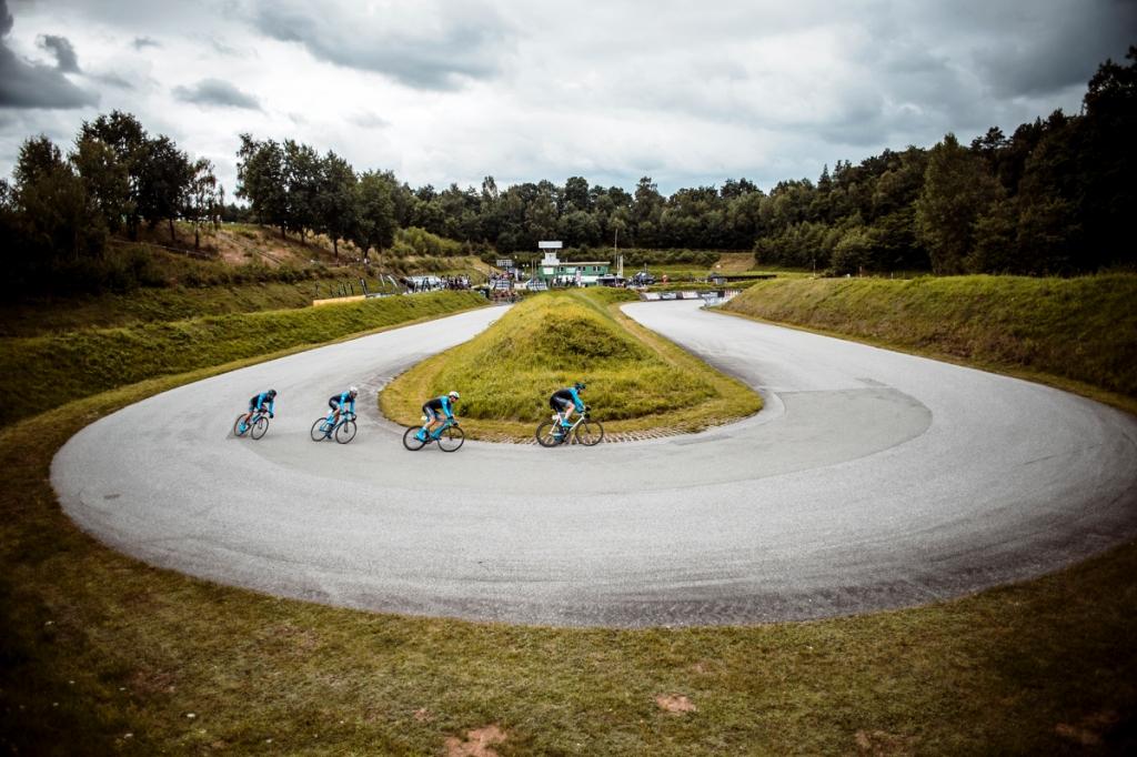 Looping the corner in the Team Time Trial. Cornering at high speed can be treacherous, because riders must avoid striking their pedals on the pavement while carving tight turns. photo: Nils Laengner